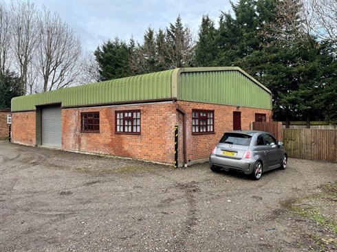 INDUSTRIAL UNIT LET ON ATTRACTIVE TERMS