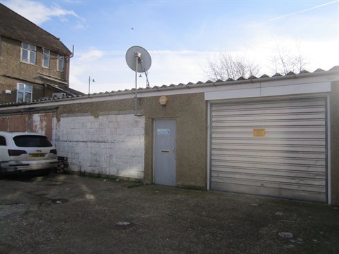 LIGHT INDUSTRIAL UNIT LET