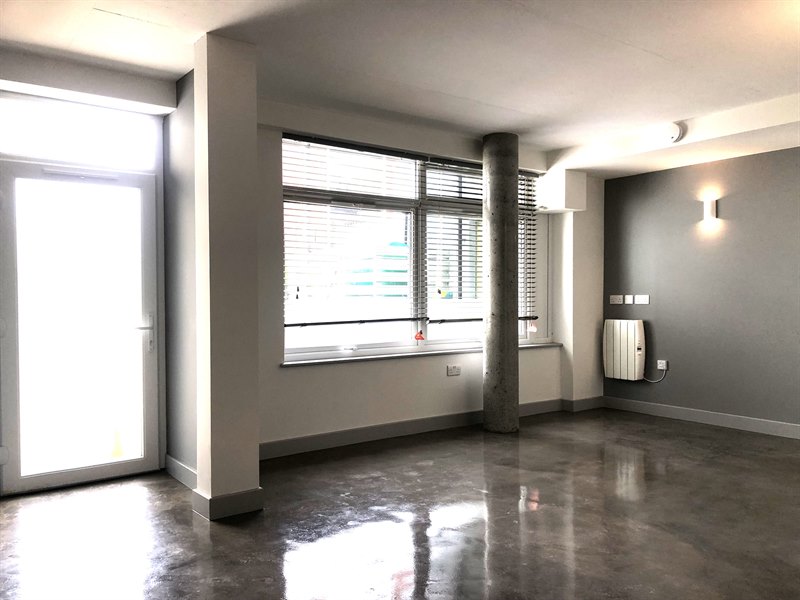 OFFICE/STUDIO LET IN BRENTFORD