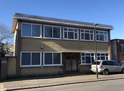 1 Vicarage Road , Hampton Wick , KT1 4EB