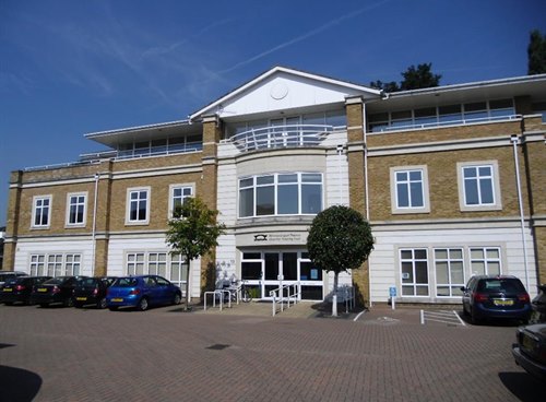 13 Castle Mews, Station Road, Hampton, TW12 2NN 